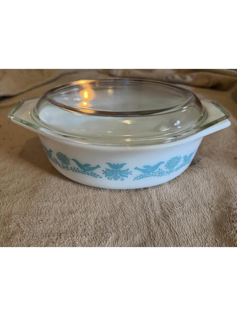 Vintage PYREX Turquoise Blue Bird Oval 1 1/2 Quart Casserole W/ Lid